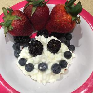 low-fat cottage cheese topped with fresh berries 